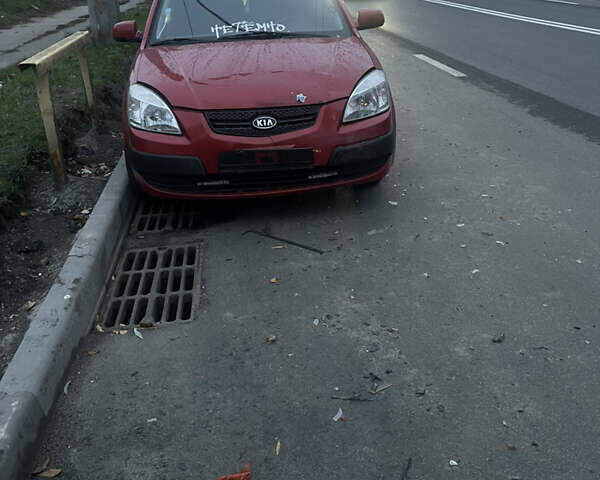 Червоний Кіа Ріо, об'ємом двигуна 1.4 л та пробігом 280 тис. км за 2600 $, фото 2 на Automoto.ua