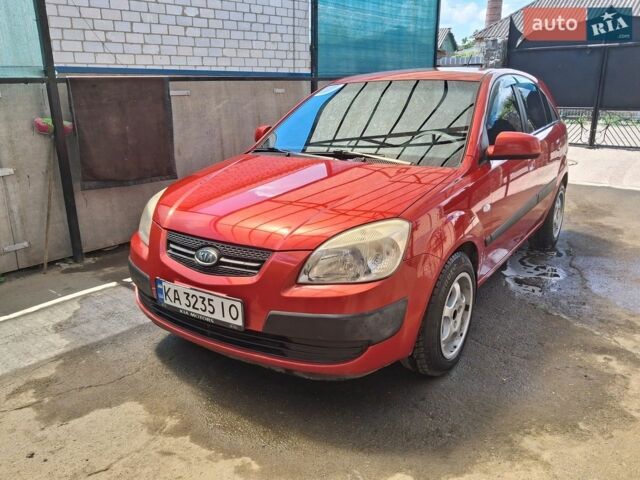 Червоний Кіа Ріо, об'ємом двигуна 1.4 л та пробігом 190 тис. км за 3800 $, фото 1 на Automoto.ua