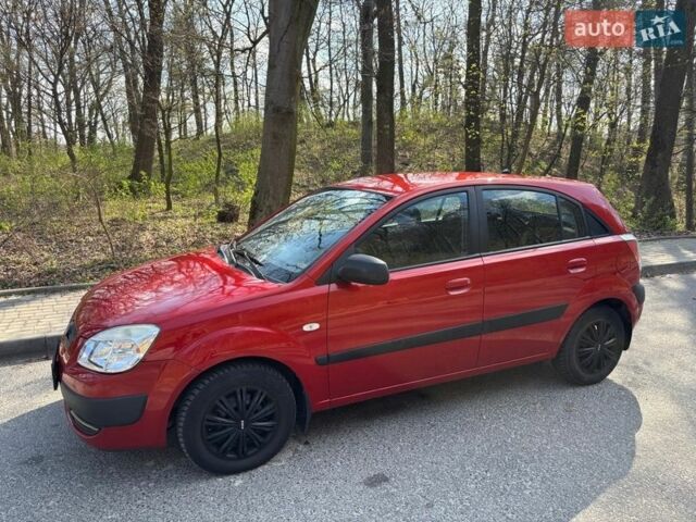 Красный Киа Рио, объемом двигателя 1.39 л и пробегом 122 тыс. км за 6100 $, фото 1 на Automoto.ua