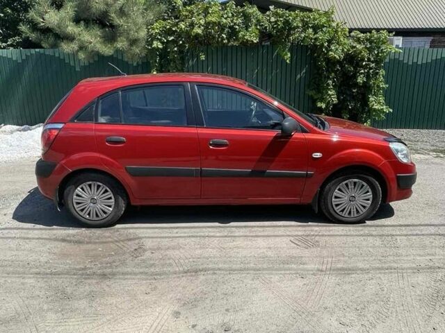 Красный Киа Рио, объемом двигателя 1.4 л и пробегом 205 тыс. км за 4499 $, фото 5 на Automoto.ua