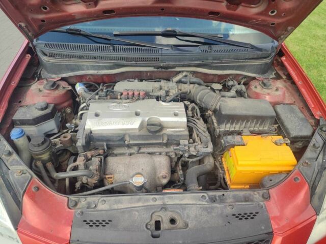 Червоний Кіа Ріо, об'ємом двигуна 1.4 л та пробігом 184 тис. км за 4500 $, фото 6 на Automoto.ua