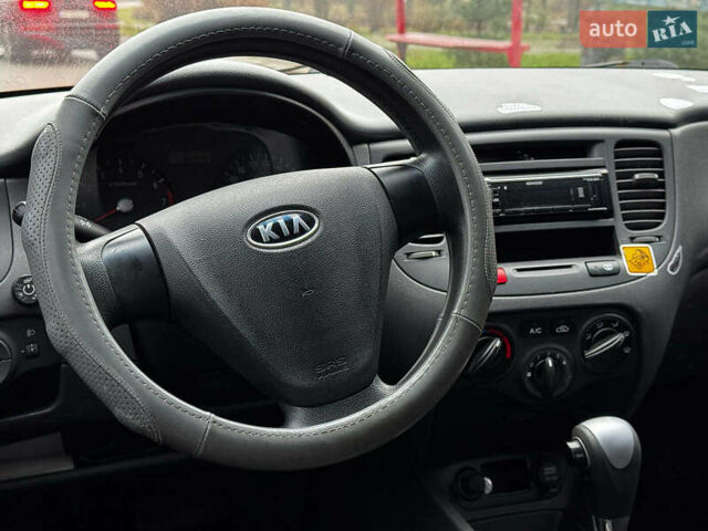 Красный Киа Рио, объемом двигателя 1.4 л и пробегом 189 тыс. км за 6490 $, фото 24 на Automoto.ua