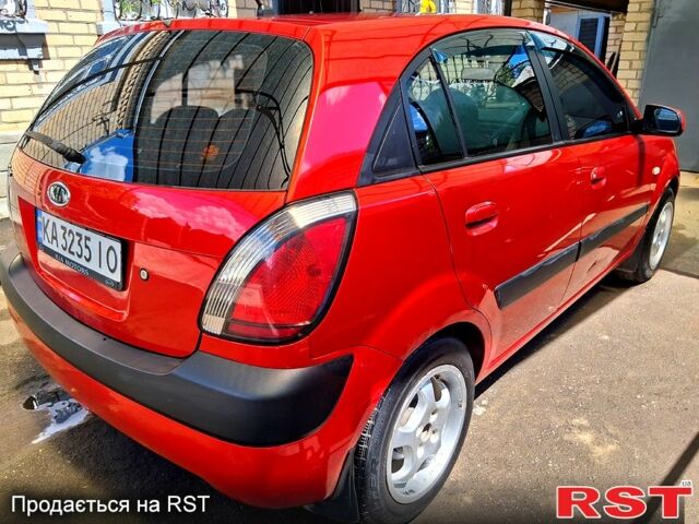 Красный Киа Рио, объемом двигателя 1.4 л и пробегом 180 тыс. км за 3800 $, фото 1 на Automoto.ua