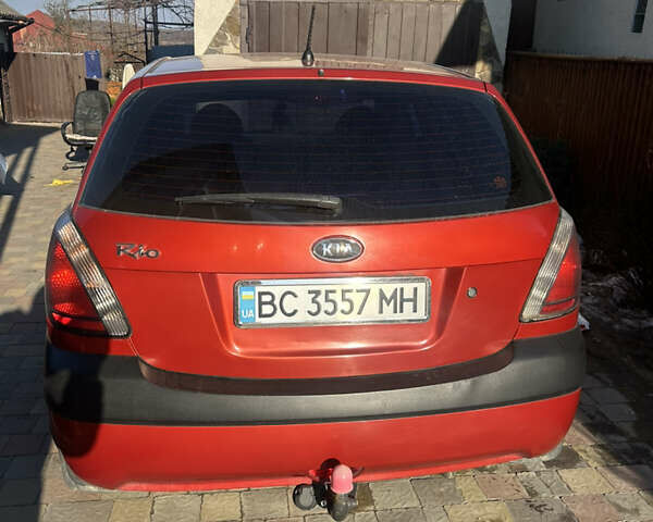 Красный Киа Рио, объемом двигателя 1.4 л и пробегом 230 тыс. км за 4300 $, фото 9 на Automoto.ua