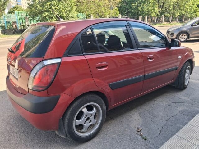 Красный Киа Рио, объемом двигателя 1.4 л и пробегом 230 тыс. км за 3850 $, фото 2 на Automoto.ua