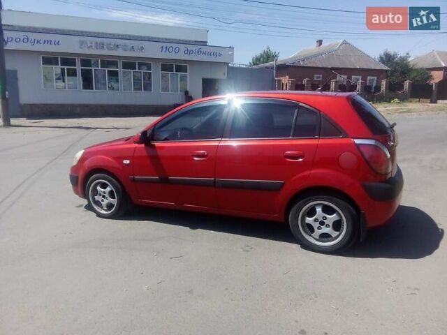 Червоний Кіа Ріо, об'ємом двигуна 1.4 л та пробігом 237 тис. км за 4000 $, фото 4 на Automoto.ua