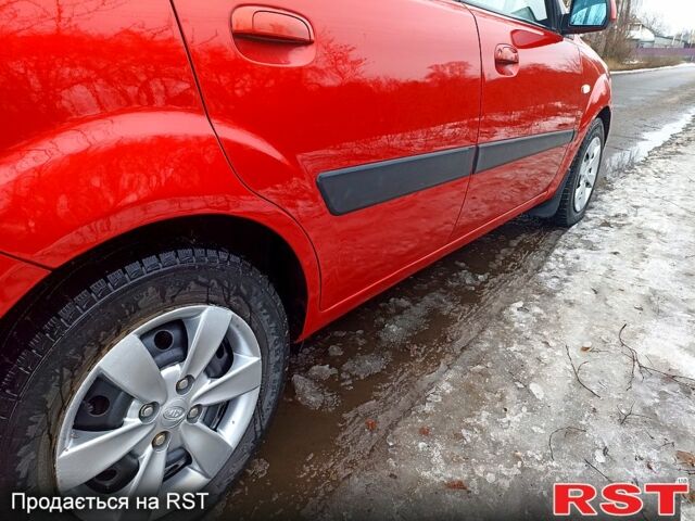 Червоний Кіа Ріо, об'ємом двигуна 1.4 л та пробігом 20200 тис. км за 3999 $, фото 1 на Automoto.ua