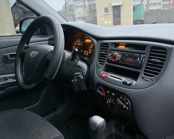 Красный Киа Рио, объемом двигателя 1.4 л и пробегом 288 тыс. км за 4700 $, фото 20 на Automoto.ua