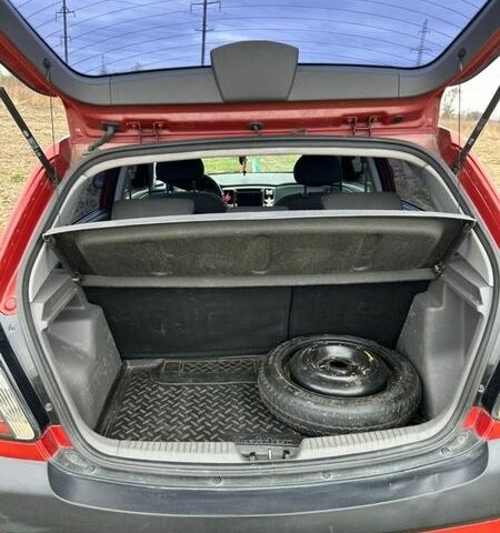 Красный Киа Рио, объемом двигателя 1.4 л и пробегом 230 тыс. км за 3900 $, фото 17 на Automoto.ua