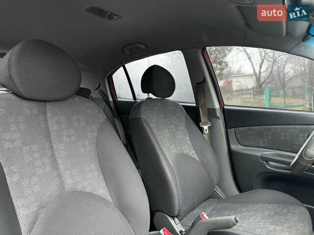 Красный Киа Рио, объемом двигателя 1.4 л и пробегом 189 тыс. км за 6490 $, фото 34 на Automoto.ua