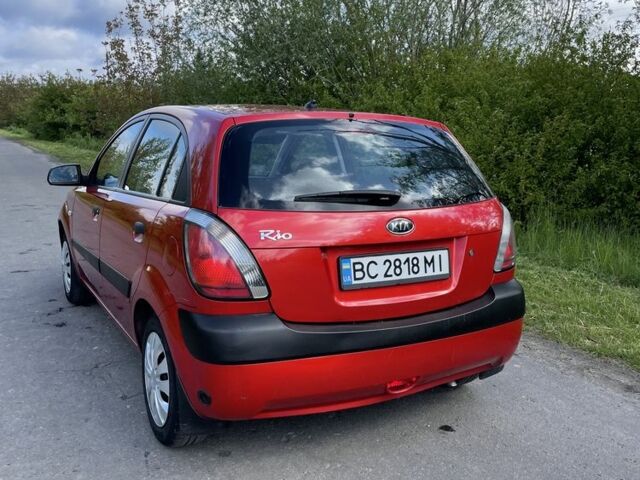 Красный Киа Рио, объемом двигателя 1.4 л и пробегом 224 тыс. км за 4200 $, фото 4 на Automoto.ua