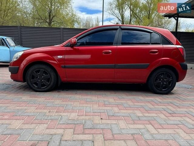 Красный Киа Рио, объемом двигателя 1.4 л и пробегом 193 тыс. км за 4700 $, фото 5 на Automoto.ua