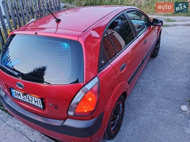 Красный Киа Рио, объемом двигателя 1.4 л и пробегом 275 тыс. км за 4000 $, фото 4 на Automoto.ua