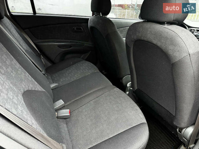Красный Киа Рио, объемом двигателя 1.4 л и пробегом 189 тыс. км за 6490 $, фото 35 на Automoto.ua