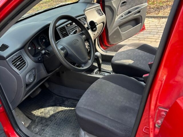 Красный Киа Рио, объемом двигателя 1.39 л и пробегом 122 тыс. км за 5900 $, фото 7 на Automoto.ua