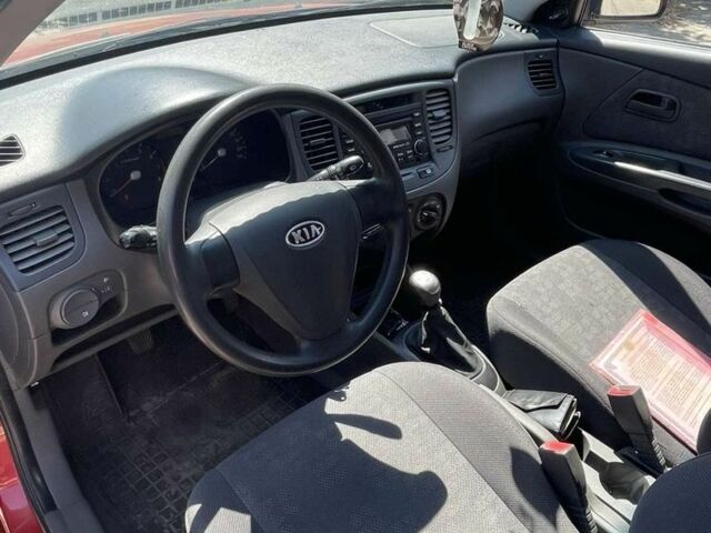 Красный Киа Рио, объемом двигателя 1.4 л и пробегом 205 тыс. км за 4499 $, фото 8 на Automoto.ua