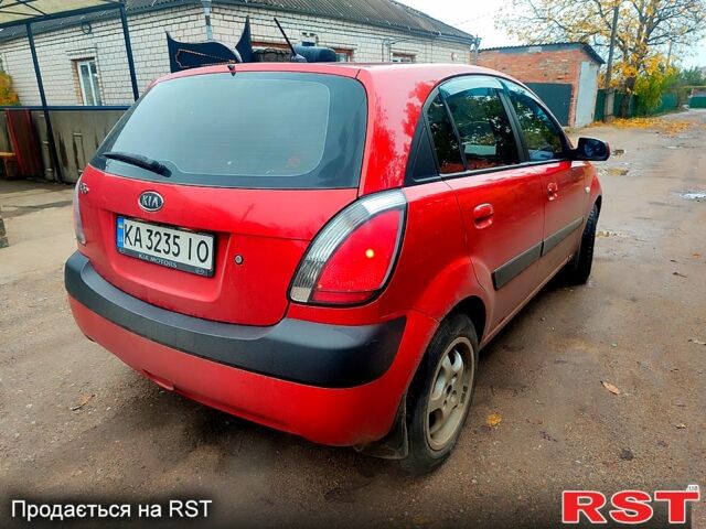 Красный Киа Рио, объемом двигателя 1.4 л и пробегом 218 тыс. км за 4200 $, фото 2 на Automoto.ua