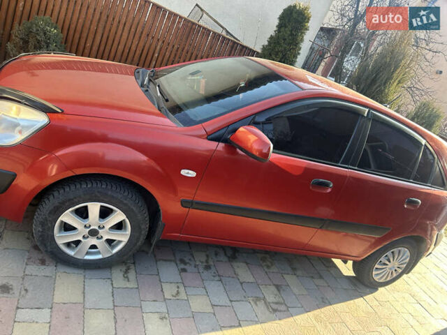Красный Киа Рио, объемом двигателя 1.4 л и пробегом 230 тыс. км за 4300 $, фото 1 на Automoto.ua