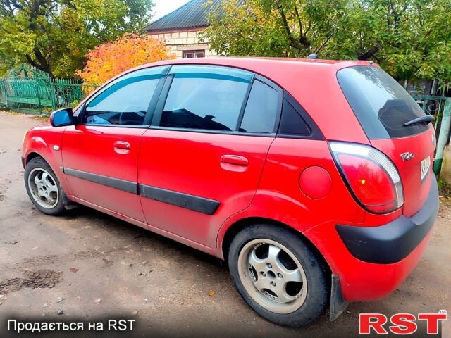 Красный Киа Рио, объемом двигателя 1.4 л и пробегом 218 тыс. км за 4200 $, фото 3 на Automoto.ua