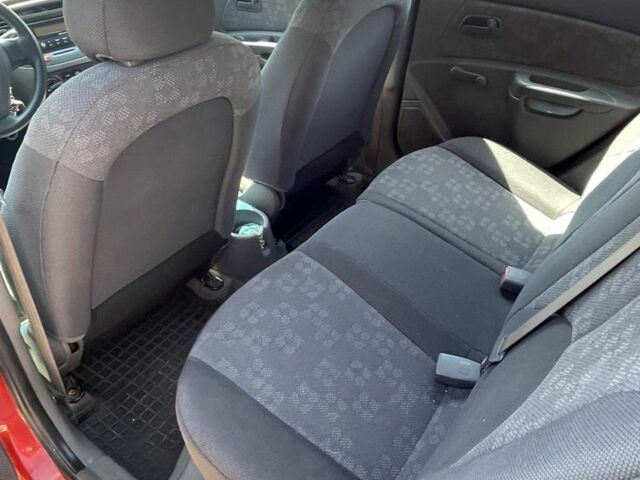 Красный Киа Рио, объемом двигателя 1.4 л и пробегом 205 тыс. км за 4499 $, фото 9 на Automoto.ua