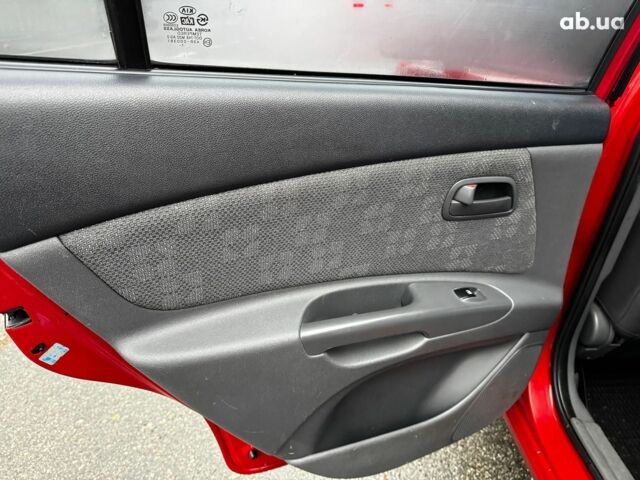 Красный Киа Рио, объемом двигателя 1.4 л и пробегом 189 тыс. км за 6490 $, фото 20 на Automoto.ua