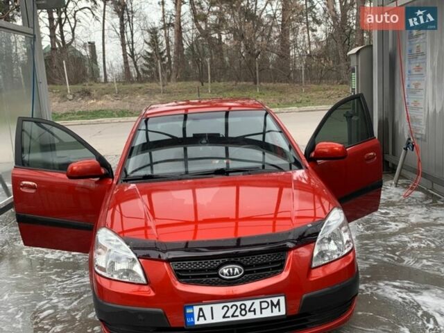 Червоний Кіа Ріо, об'ємом двигуна 1.4 л та пробігом 127 тис. км за 5300 $, фото 1 на Automoto.ua