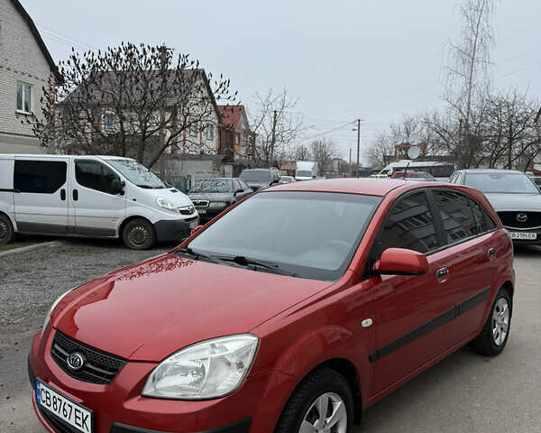 Красный Киа Рио, объемом двигателя 1.4 л и пробегом 288 тыс. км за 4700 $, фото 1 на Automoto.ua