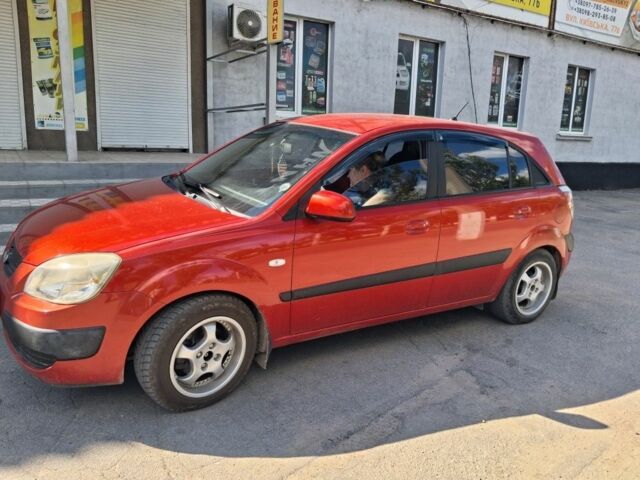 Красный Киа Рио, объемом двигателя 1.4 л и пробегом 230 тыс. км за 3850 $, фото 6 на Automoto.ua
