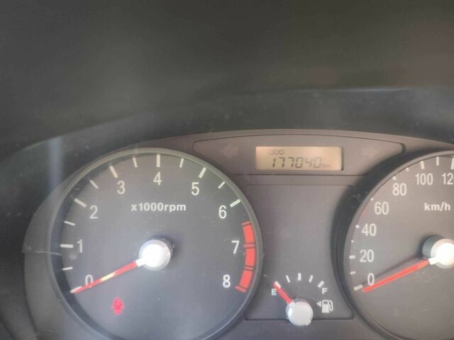 Червоний Кіа Ріо, об'ємом двигуна 1.4 л та пробігом 184 тис. км за 4500 $, фото 11 на Automoto.ua