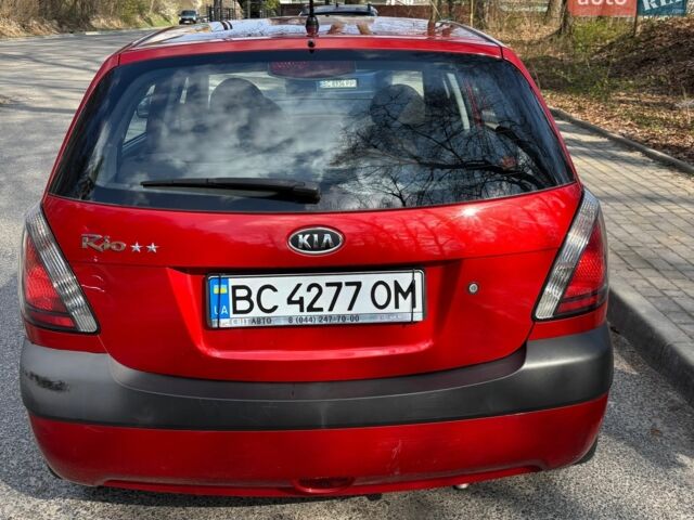 Красный Киа Рио, объемом двигателя 1.39 л и пробегом 122 тыс. км за 5900 $, фото 4 на Automoto.ua