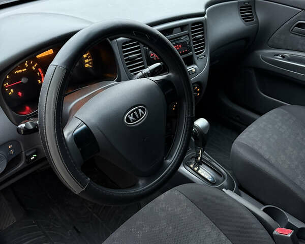 Красный Киа Рио, объемом двигателя 1.4 л и пробегом 288 тыс. км за 4700 $, фото 15 на Automoto.ua