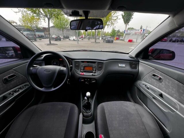 Красный Киа Рио, объемом двигателя 14 л и пробегом 127 тыс. км за 5850 $, фото 7 на Automoto.ua