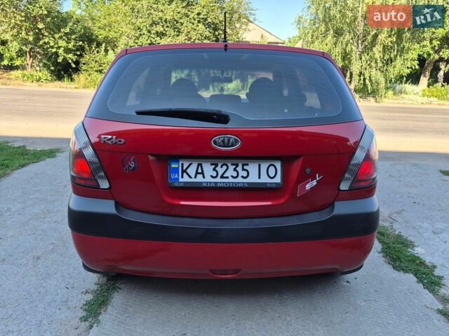 Червоний Кіа Ріо, об'ємом двигуна 1.4 л та пробігом 241 тис. км за 4400 $, фото 1 на Automoto.ua