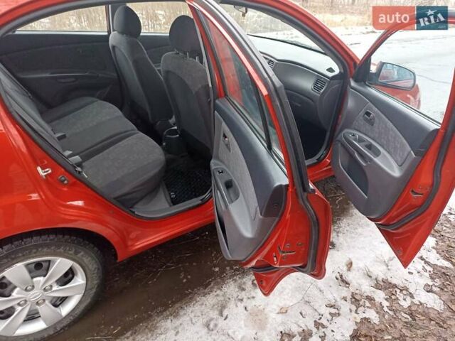 Червоний Кіа Ріо, об'ємом двигуна 1.4 л та пробігом 202 тис. км за 3999 $, фото 10 на Automoto.ua