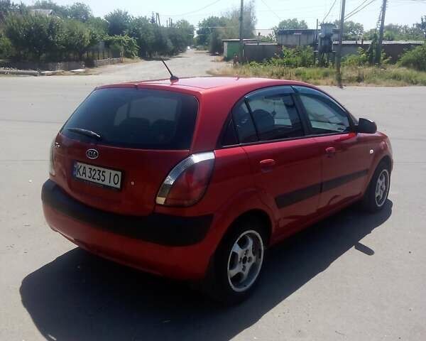 Червоний Кіа Ріо, об'ємом двигуна 1.4 л та пробігом 237 тис. км за 4000 $, фото 3 на Automoto.ua