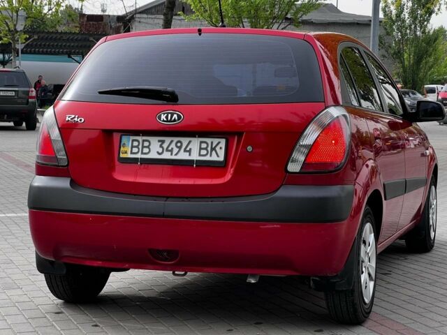 Красный Киа Рио, объемом двигателя 14 л и пробегом 127 тыс. км за 5850 $, фото 4 на Automoto.ua