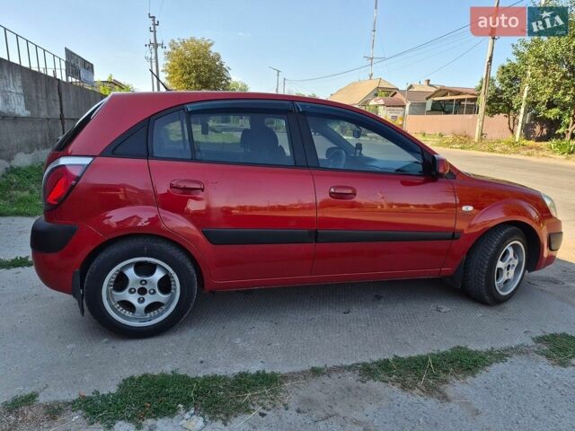 Красный Киа Рио, объемом двигателя 1.4 л и пробегом 241 тыс. км за 4500 $, фото 3 на Automoto.ua