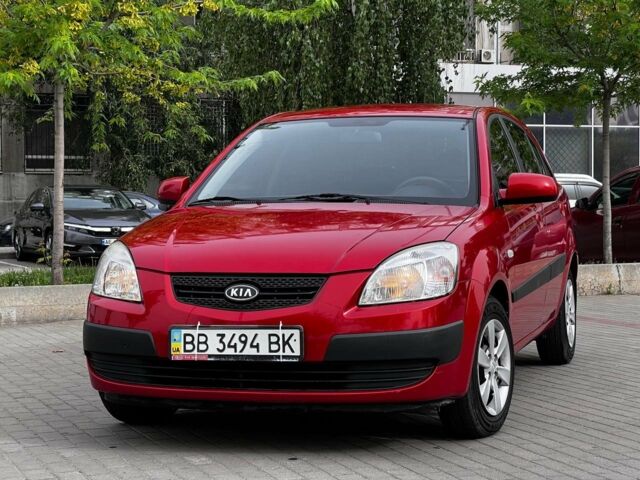 Красный Киа Рио, объемом двигателя 14 л и пробегом 127 тыс. км за 5850 $, фото 2 на Automoto.ua