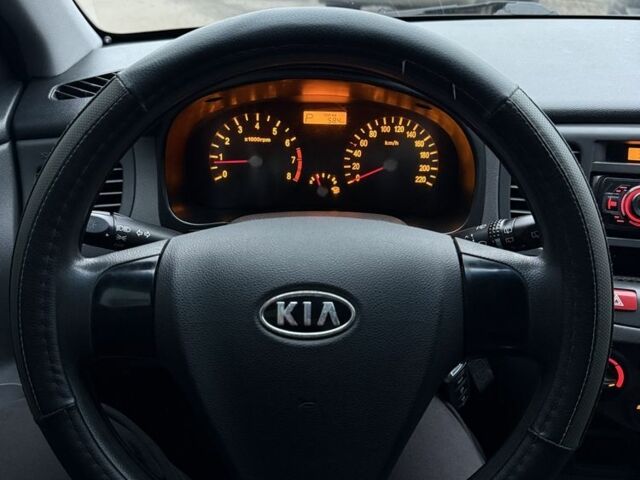 Красный Киа Рио, объемом двигателя 1.4 л и пробегом 288 тыс. км за 4700 $, фото 18 на Automoto.ua