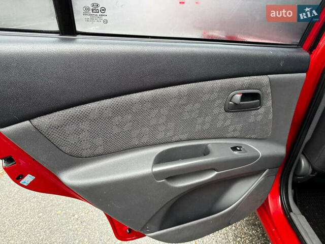 Красный Киа Рио, объемом двигателя 1.4 л и пробегом 189 тыс. км за 6490 $, фото 20 на Automoto.ua