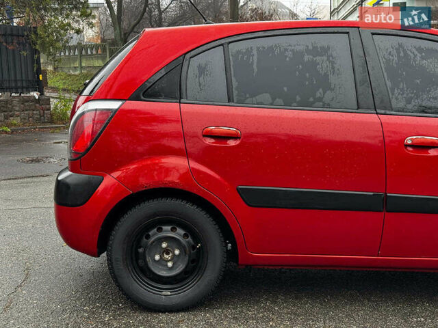 Красный Киа Рио, объемом двигателя 1.4 л и пробегом 189 тыс. км за 6490 $, фото 10 на Automoto.ua