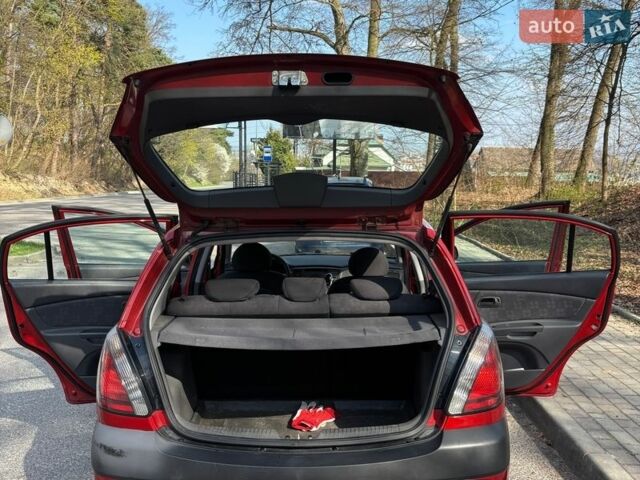 Красный Киа Рио, объемом двигателя 1.39 л и пробегом 122 тыс. км за 6100 $, фото 5 на Automoto.ua
