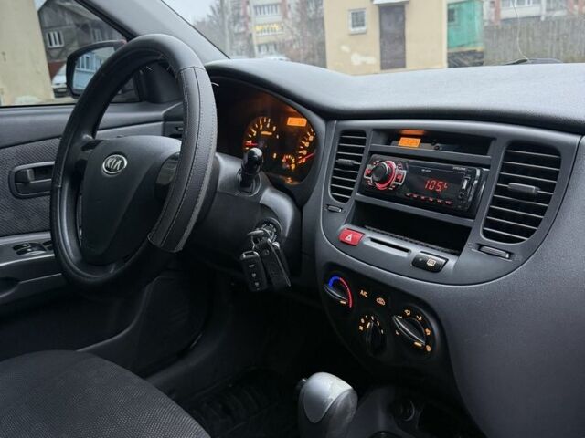 Красный Киа Рио, объемом двигателя 1.4 л и пробегом 288 тыс. км за 4700 $, фото 15 на Automoto.ua