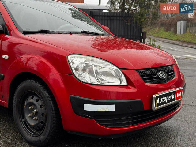 Красный Киа Рио, объемом двигателя 1.4 л и пробегом 189 тыс. км за 6490 $, фото 5 на Automoto.ua