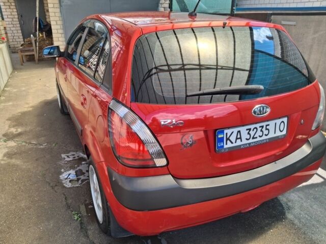 Красный Киа Рио, объемом двигателя 1.4 л и пробегом 200 тыс. км за 3800 $, фото 4 на Automoto.ua