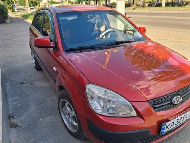 Красный Киа Рио, объемом двигателя 1.4 л и пробегом 230 тыс. км за 3850 $, фото 1 на Automoto.ua