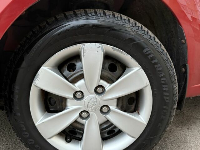 Красный Киа Рио, объемом двигателя 1.4 л и пробегом 288 тыс. км за 4700 $, фото 7 на Automoto.ua