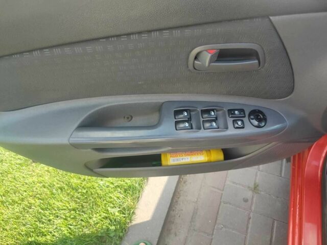 Червоний Кіа Ріо, об'ємом двигуна 1.4 л та пробігом 184 тис. км за 4500 $, фото 5 на Automoto.ua