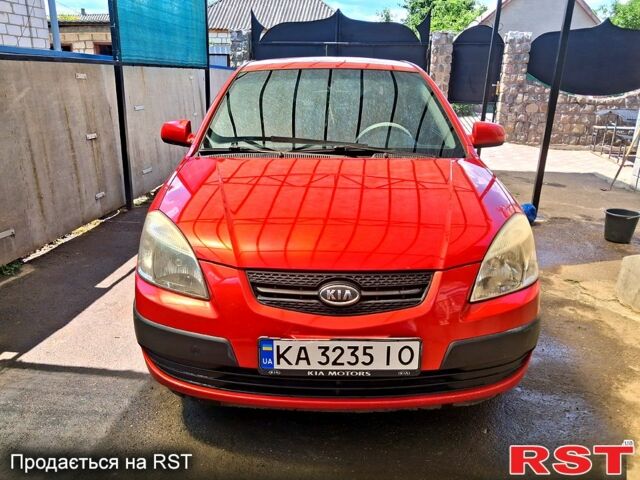 Красный Киа Рио, объемом двигателя 1.4 л и пробегом 180 тыс. км за 3800 $, фото 5 на Automoto.ua