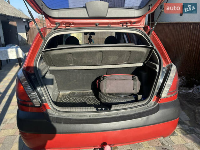 Красный Киа Рио, объемом двигателя 1.4 л и пробегом 230 тыс. км за 4300 $, фото 7 на Automoto.ua